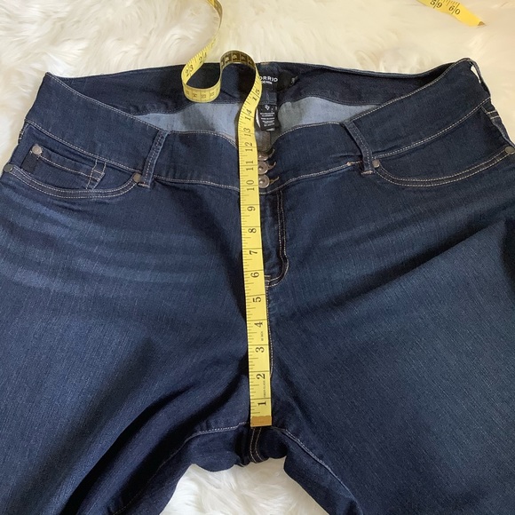 TORRID 24R Premium Denim 3 Button Jegging Legging Stretch Jeans Med Blue Wash - Picture 9 of 10